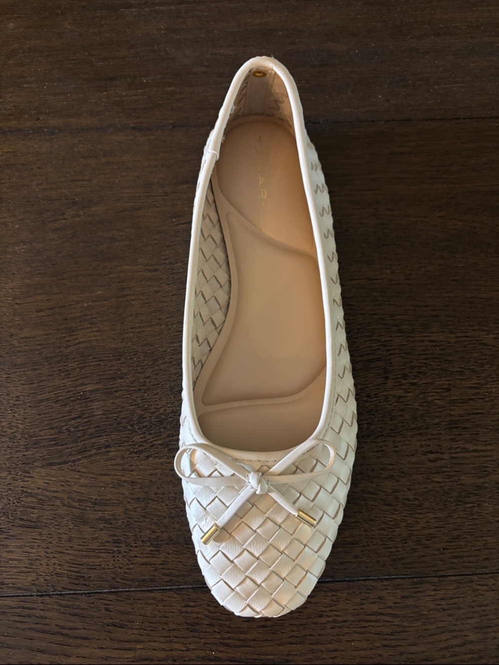 Tahari Women’s Woven  Bone 
 Ballet Flats with Bow Accent  NWT Size 9 1/2
